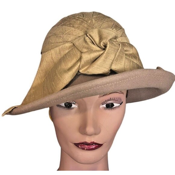 Whittall & Shon Designer Derby/Church Purple Hat Wide Brim w Bow